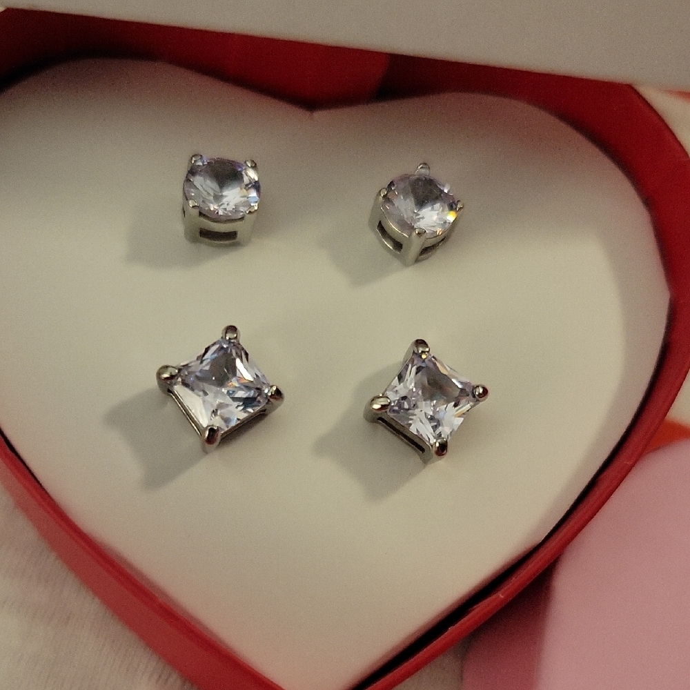 NWT Avon Valentine Earrings Set - Picture 3 of 3